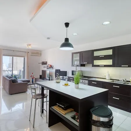 Cozy 2 Bedroom In Swieqi Near St Julians And Paceville Is-Swieqi