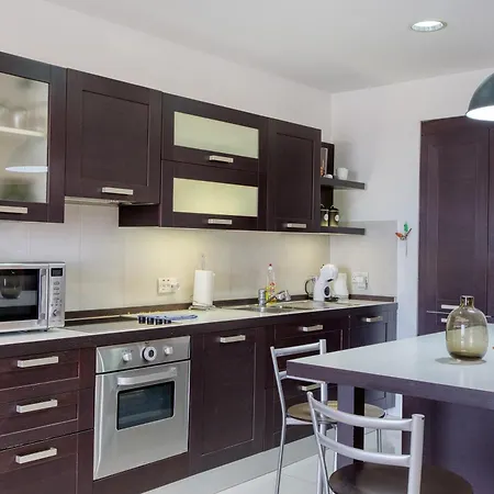 Cozy 2 Bedroom In Swieqi Near St Julians And Paceville דירה Is-Swieqi